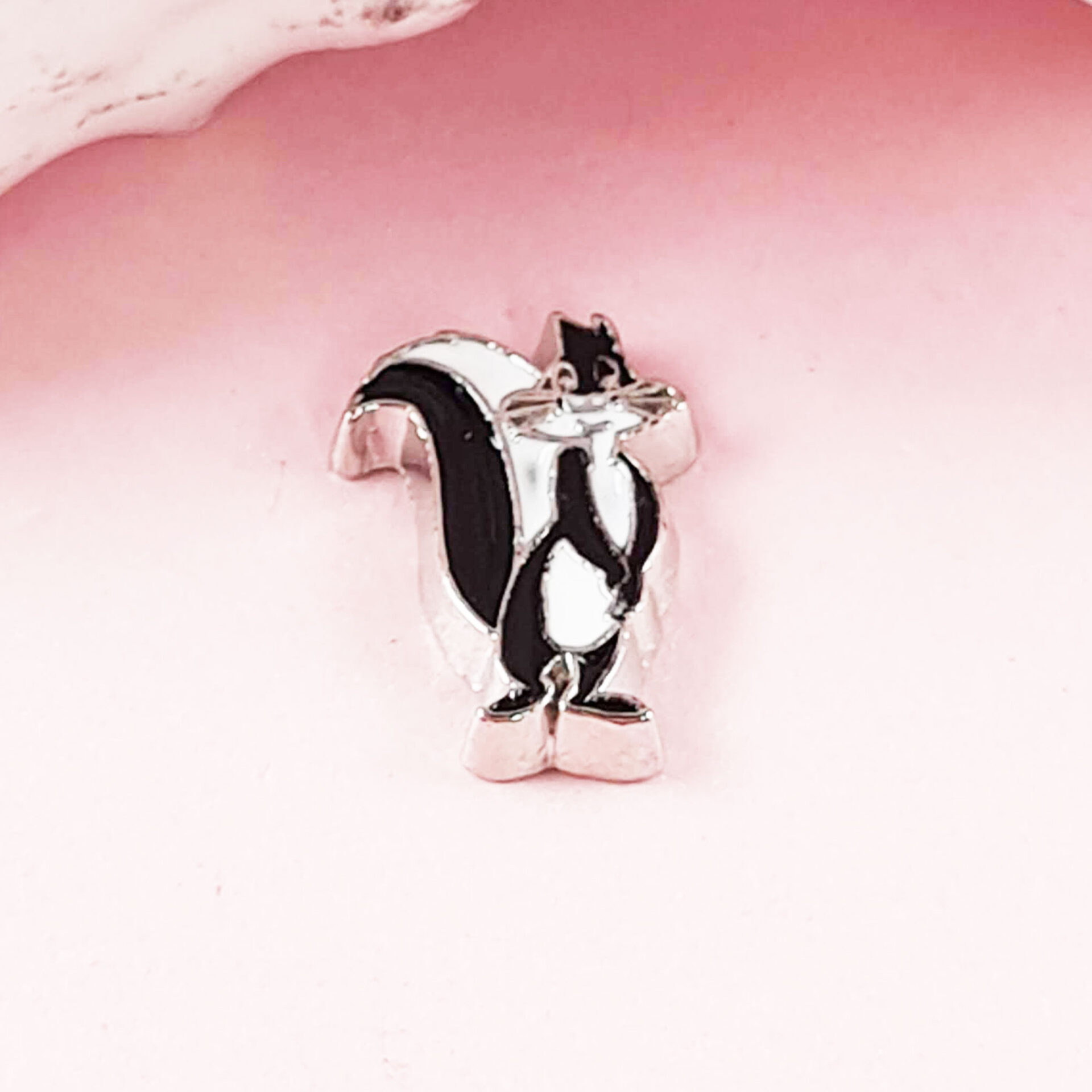 Sylvester Floating Charm