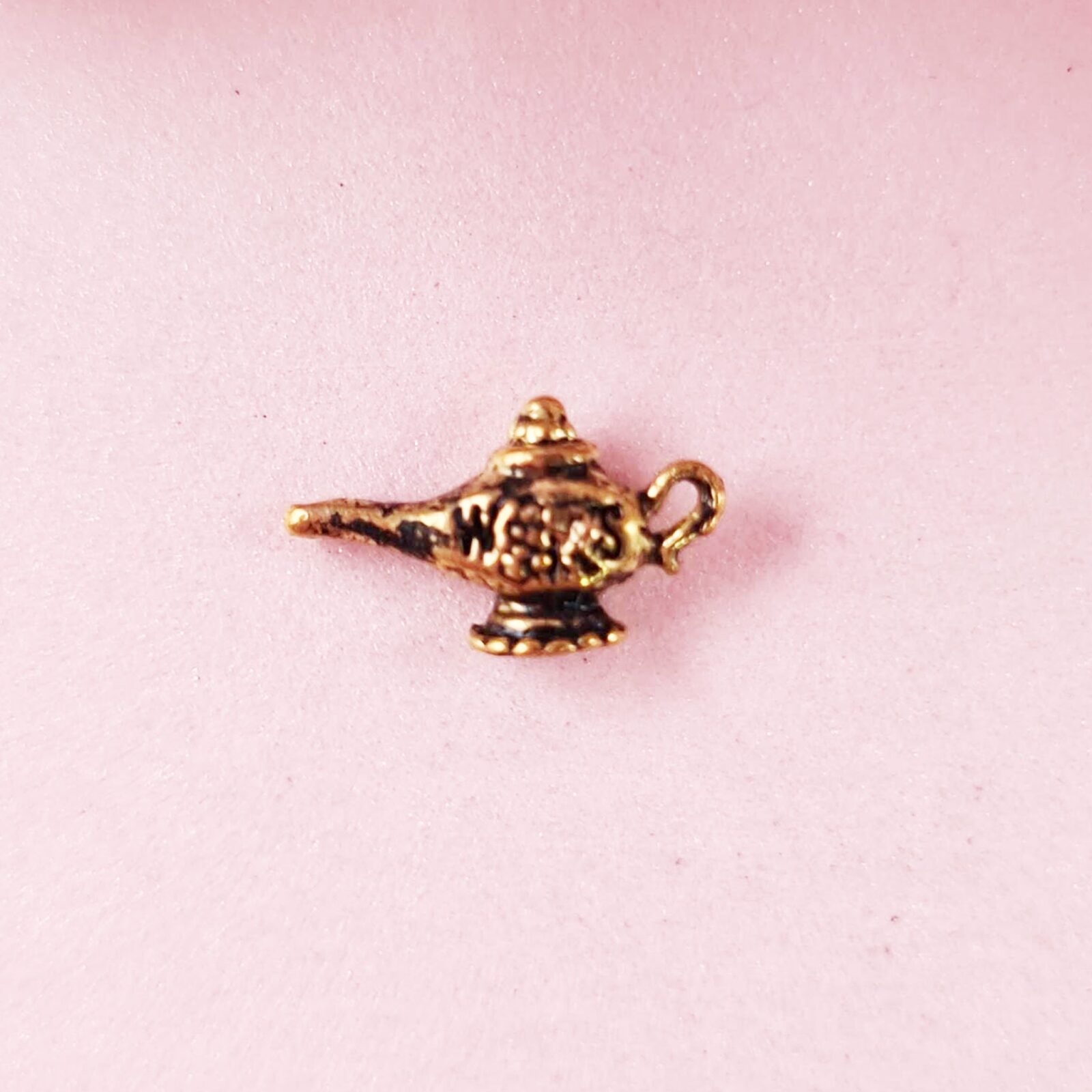 Aladdin lamp floating charm